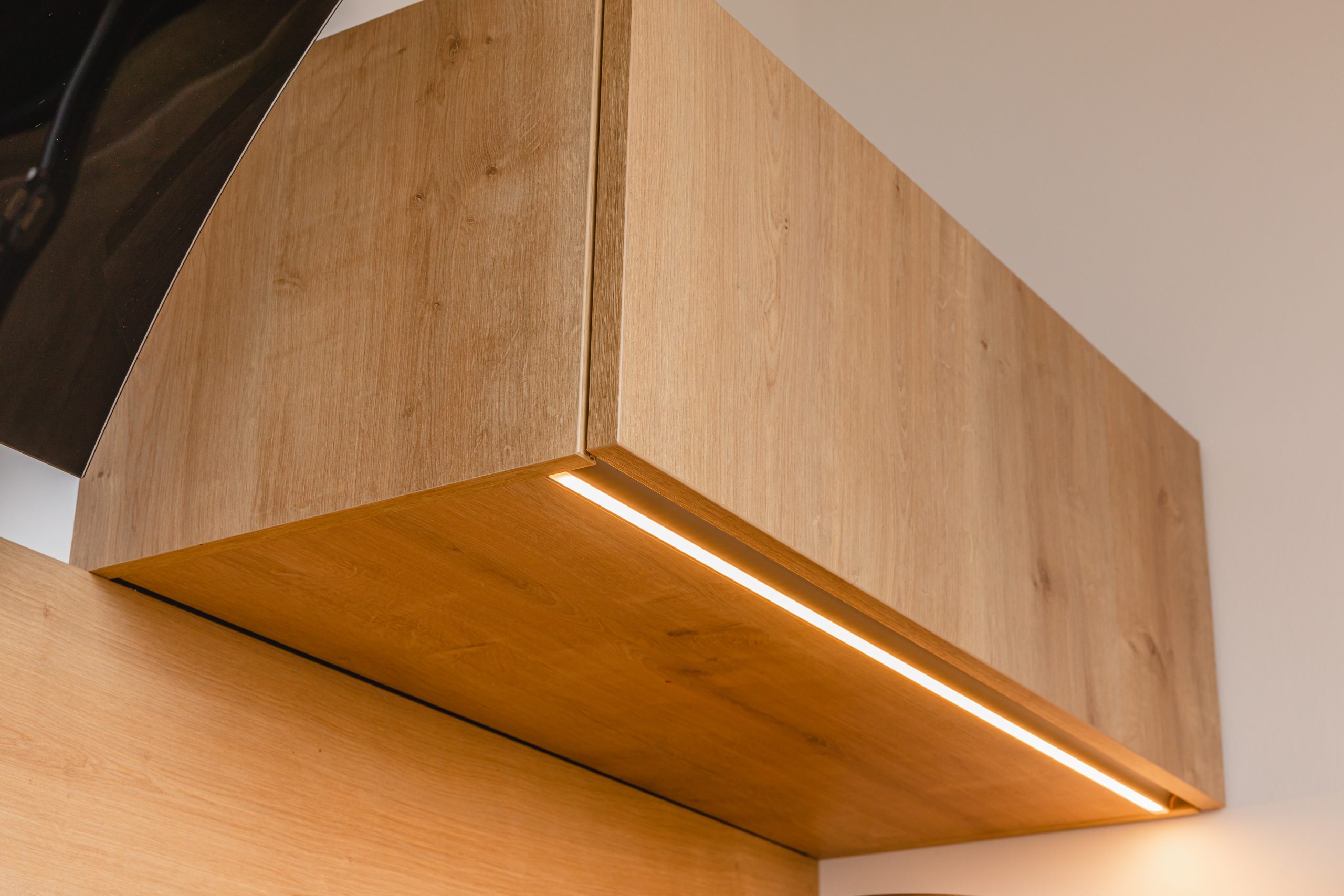 Beleuchtung im Küchen-Hängeschrank